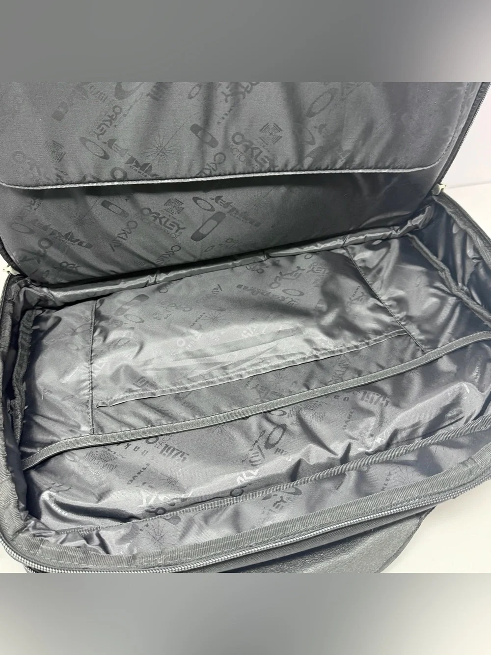 Oakley Messenger Bag Briefcase Shoulder Bag Padded Laptop Multipockets Black GUC